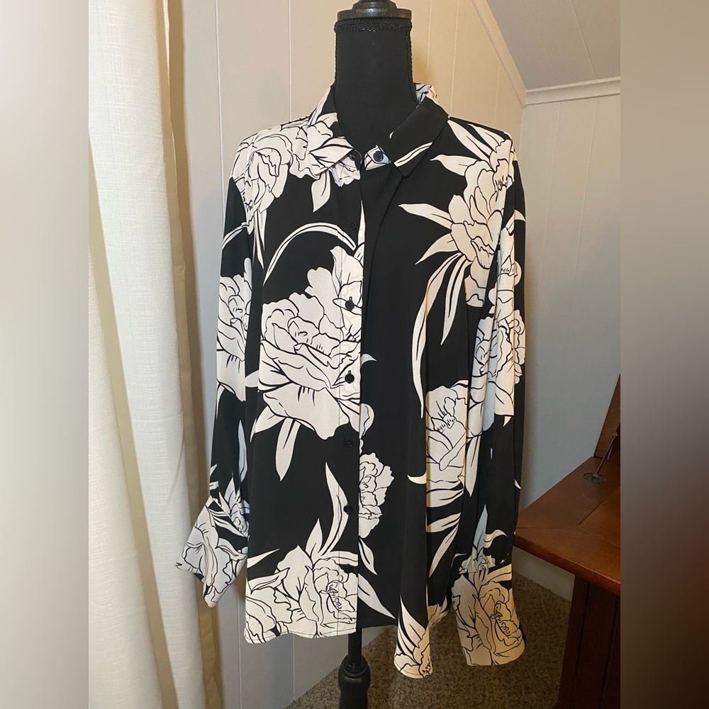 Halogen Cascading Flowers Black and White Print Long Sleeve Button Front Blouse